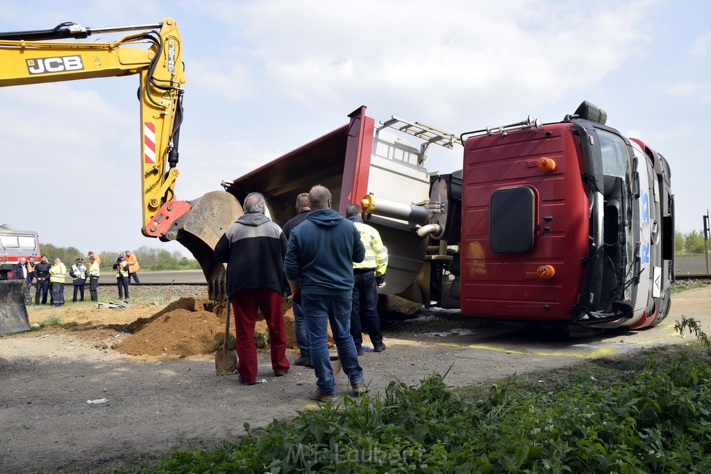 Schwerer VU LKW Zug Bergheim Kenten Koelnerstr P369.JPG - Miklos Laubert